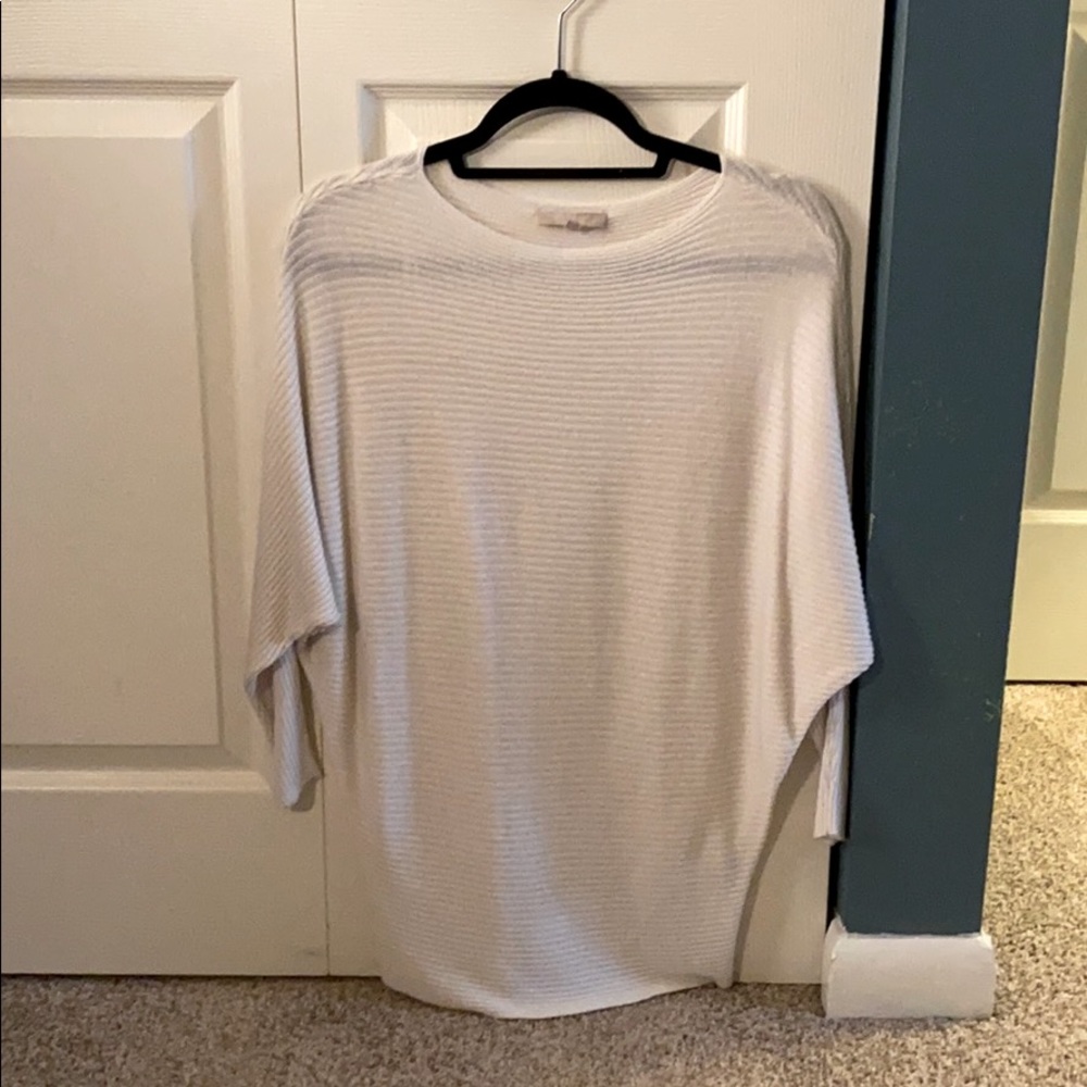 Quarter sleeve sweater